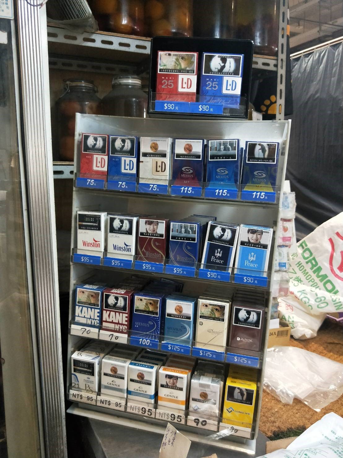 菸品(18歲以下禁止吸菸)