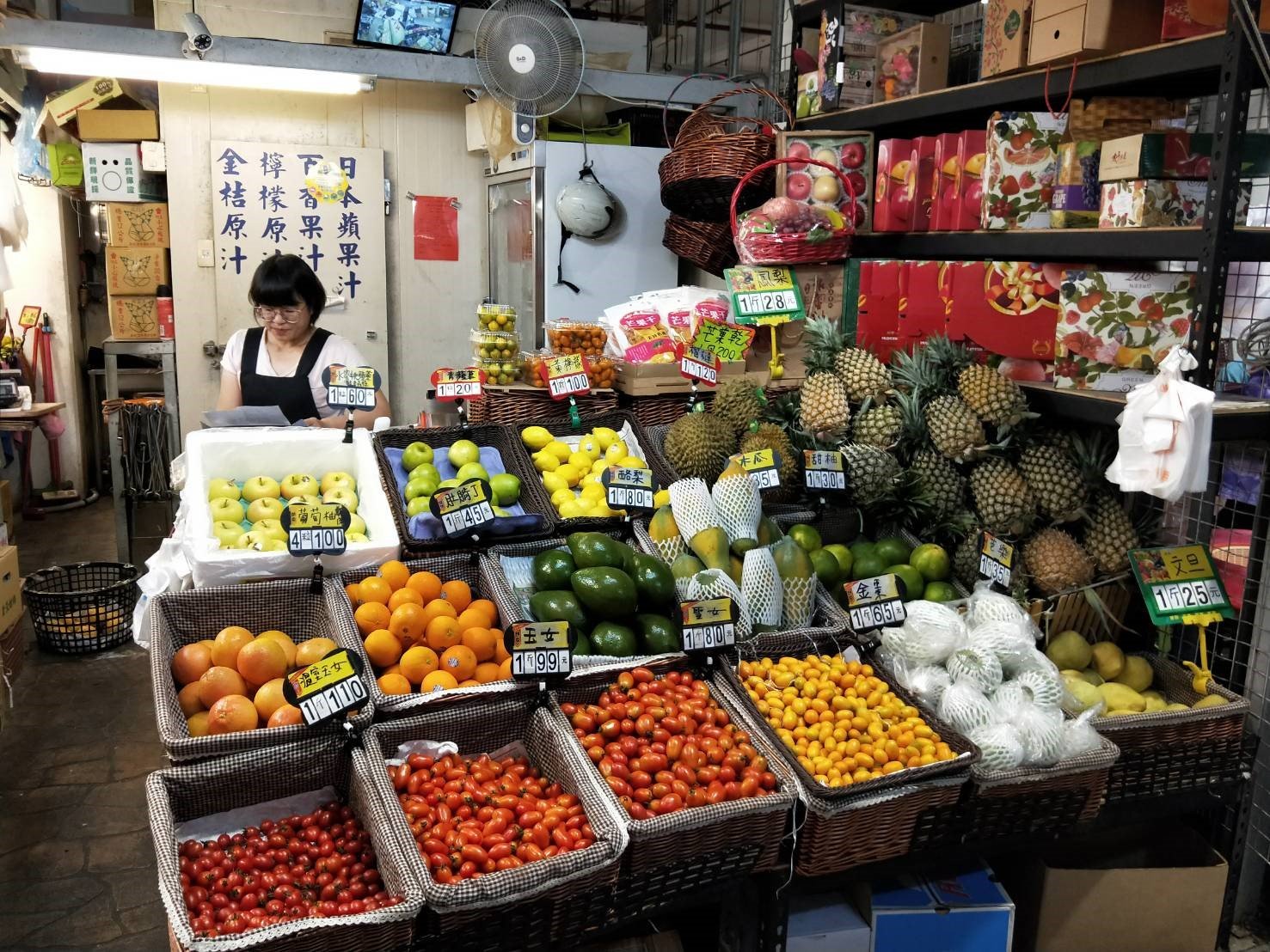 店內各式水果展示02