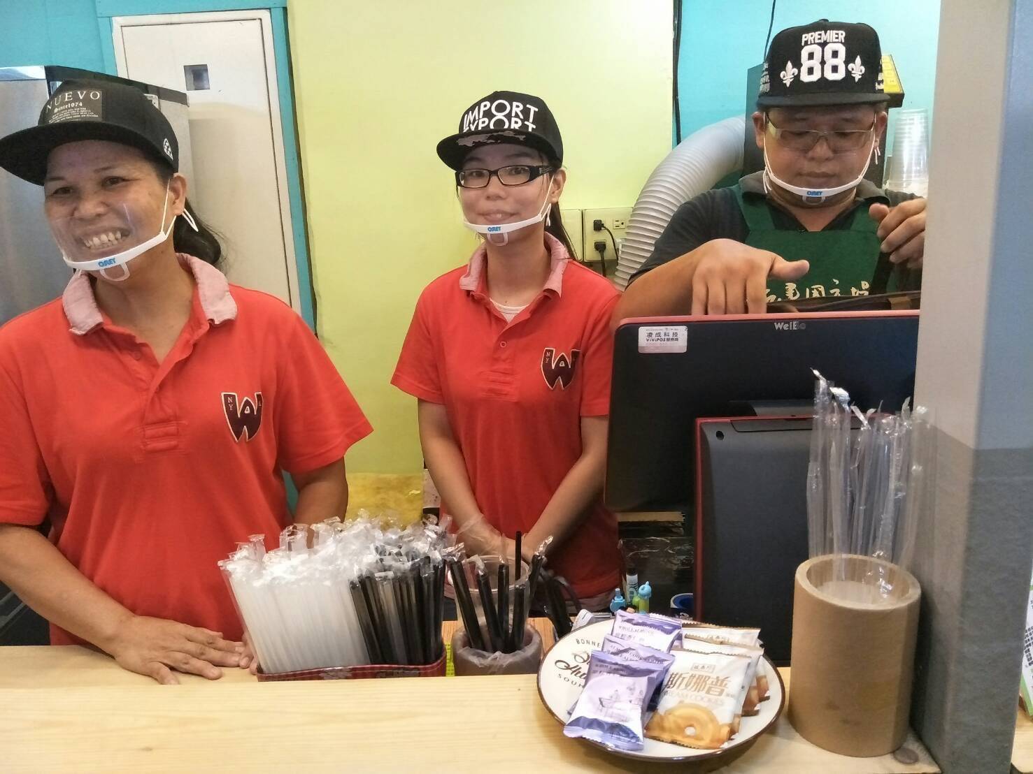 親切待客的老闆與店員