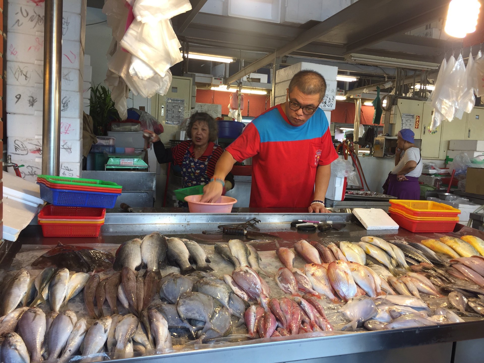 攤位漁魚貨陳列