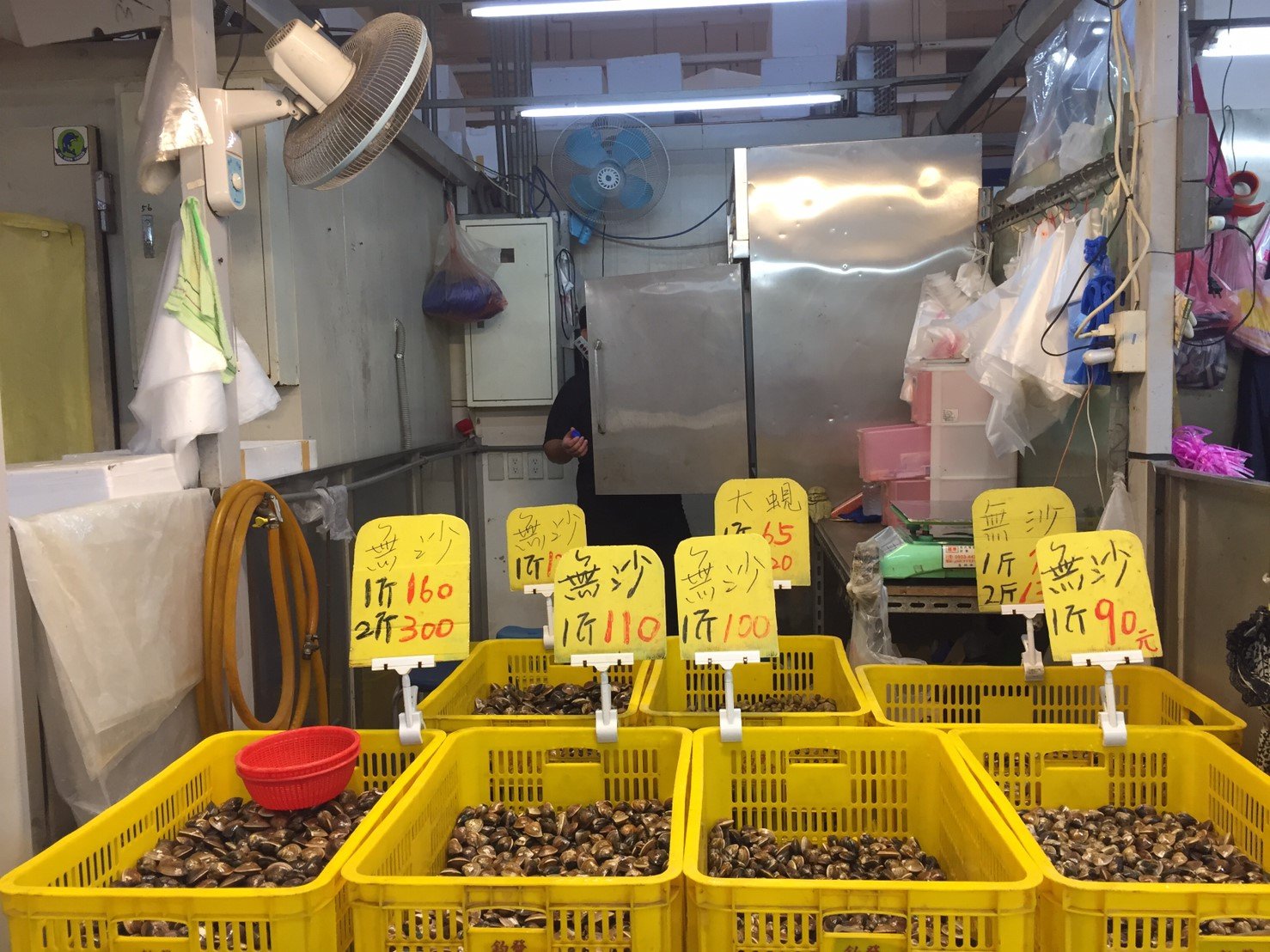 店內各式商品陳列